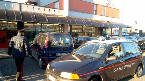 rapina tabaccheria via Garibaldi