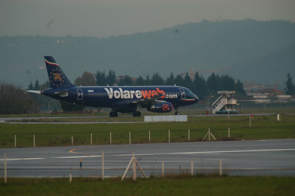 aereo sequestrato volareweb aereo sequestrato volareweb