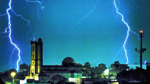 Sfiorati da un fulmine a Valgoglio<br></br>due villeggianti finiscono in ospedale
