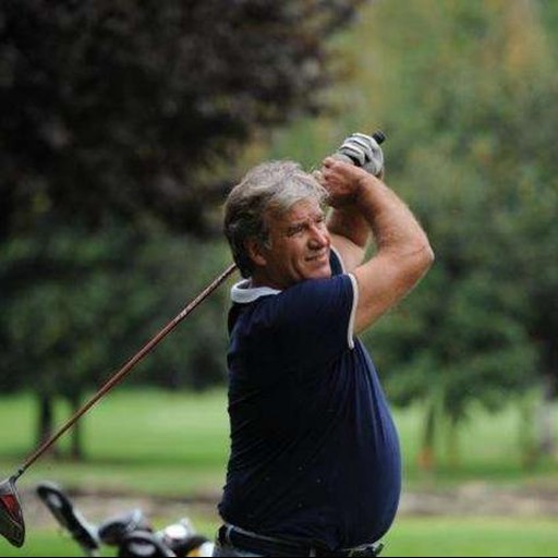 Palla in buca in un colpo 2 volte Il golf è spettacolo a Longuelo Sport Palla in buca in un colpo 2 volte Il golf è spettacolo a Longuelo Sport