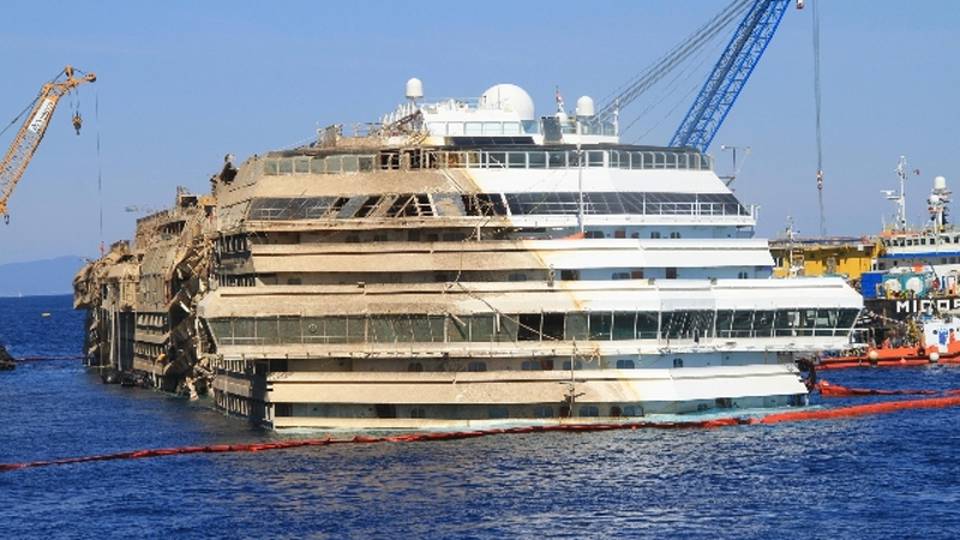 Concordia: sub trovano resti umani Concordia: sub trovano resti umani