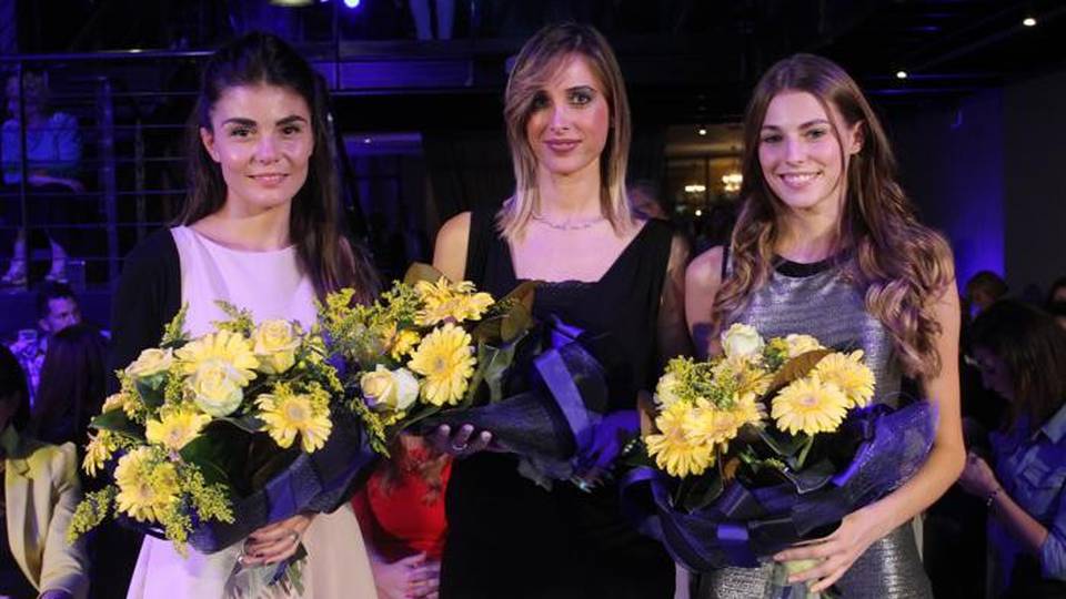 Sara, a destra, insieme alle altre due finalista
