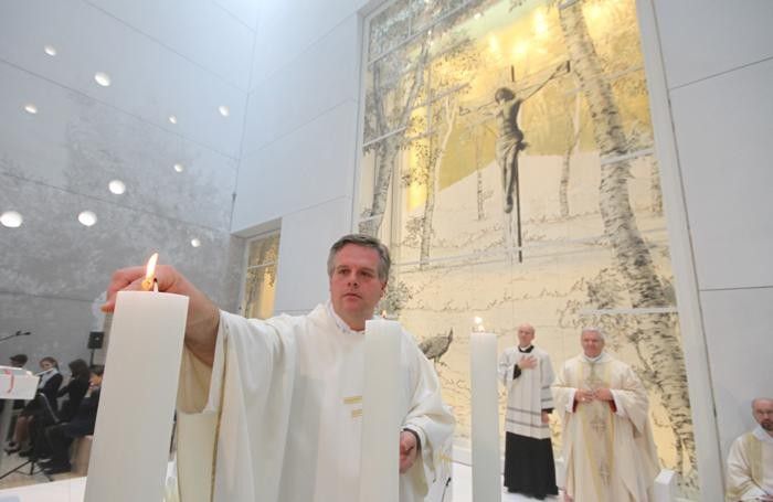 La Messa nella nuova chiesa dell’Ospedale Papa Giovanni XXIII