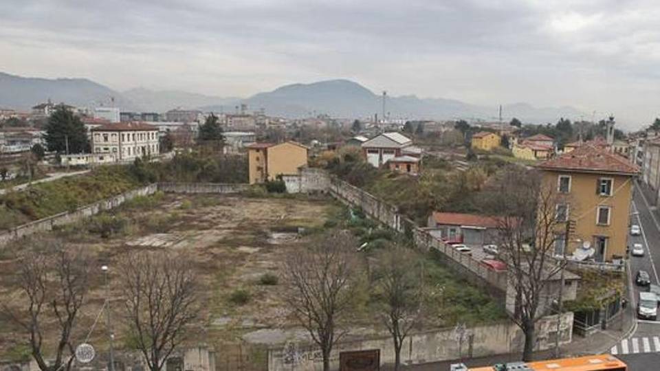 Ex Gasometro, qualcosa si muove Va avanti l’ipotesi del parcheggio a raso Ex Gasometro, qualcosa si muove Va avanti l’ipotesi del parcheggio a raso