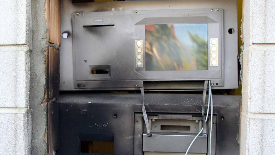 Numerosi colpi nella Bergamasca Sgominata la banda dei bancomat Numerosi colpi nella Bergamasca Sgominata la banda dei bancomat