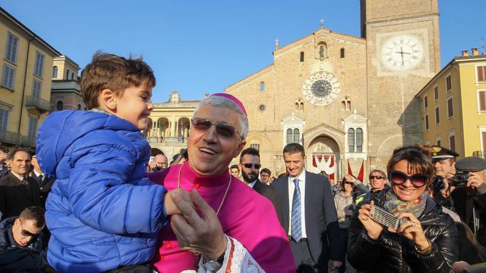 Il vescovo Malvestiti abbraccia Lodi «Sono padre, pastore e fratello» Il vescovo Malvestiti abbraccia Lodi «Sono padre, pastore e fratello»