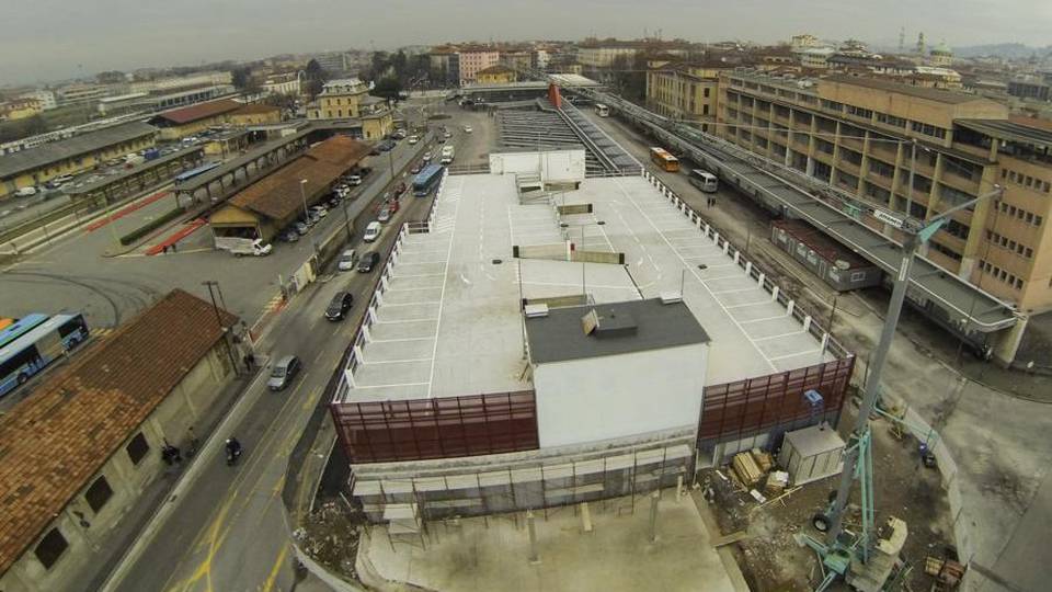 Il multipiano apre a metà novembre Sconti ai pendolari per il parcheggio Il multipiano apre a metà novembre Sconti ai pendolari per il parcheggio
