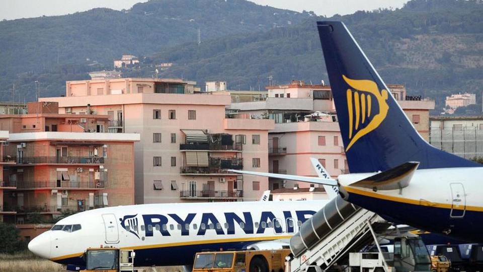 Orio, falso allarme bomba su volo Identificati gli autori dello scherzo Orio, falso allarme bomba su volo Identificati gli autori dello scherzo