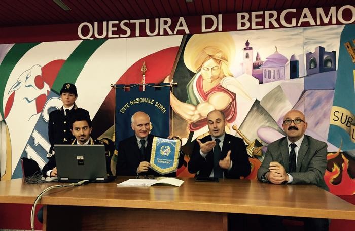 La nuova app che consente ai non udenti di contattare le forze di polizia: la presentazione ufficiale