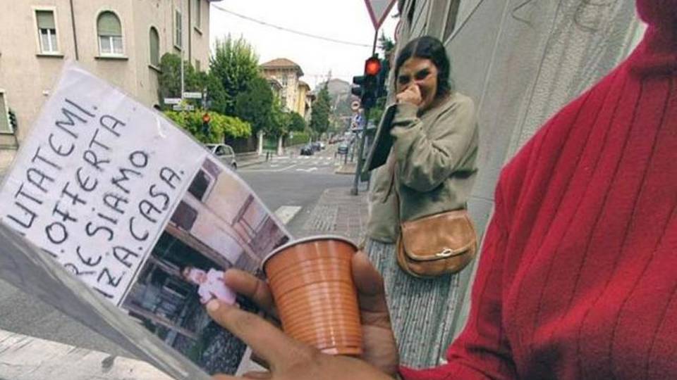 Caravaggio dice stop ai mendicanti Chiedi elemosina? Soldi sequestrati Caravaggio dice stop ai mendicanti Chiedi elemosina? Soldi sequestrati