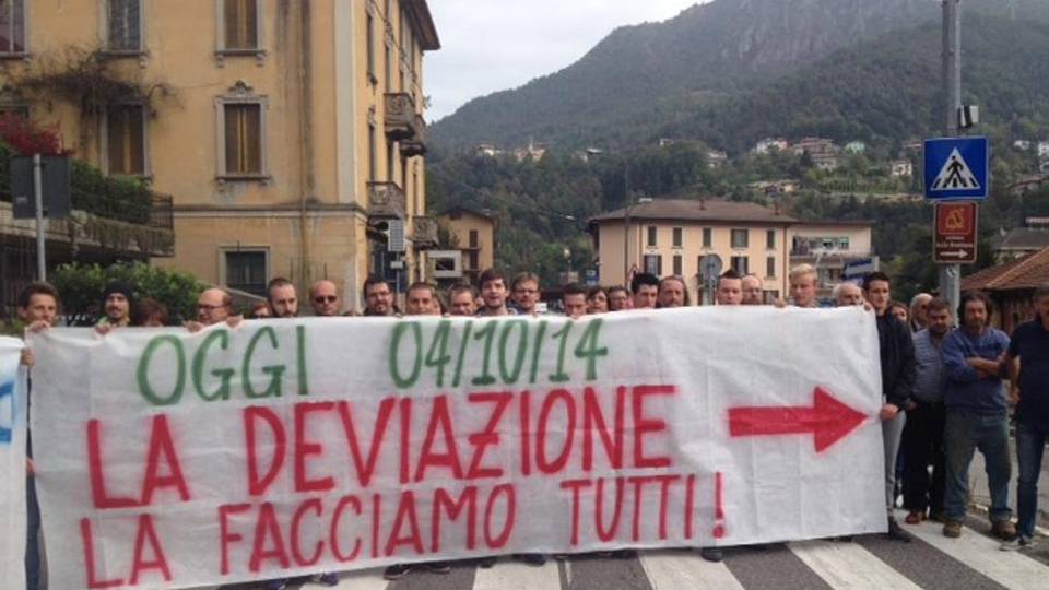 Strada bloccata ad Ambria Mattinata di proteste e disagi Strada bloccata ad Ambria Mattinata di proteste e disagi