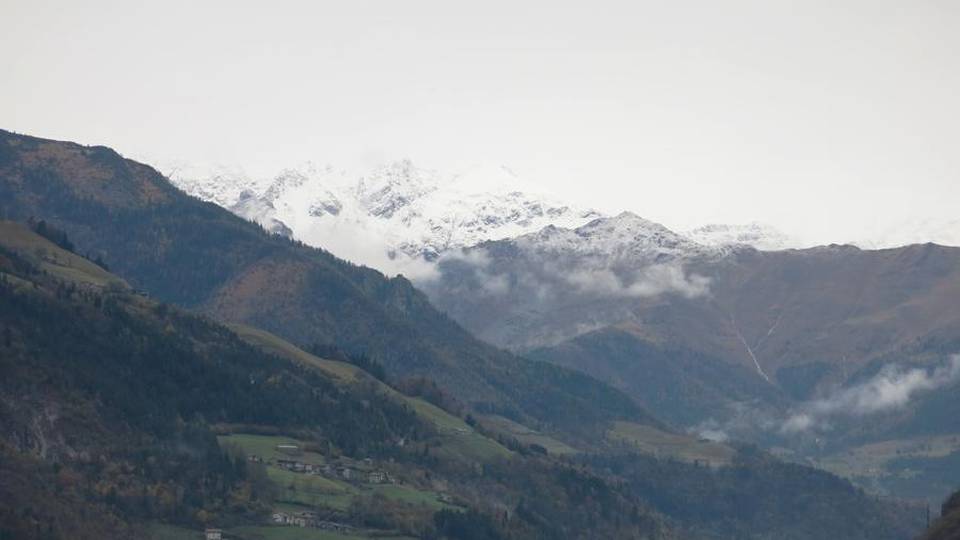 Ecco la prima neve in montagna E i fiumi restano sotto osservazione Ecco la prima neve in montagna E i fiumi restano sotto osservazione