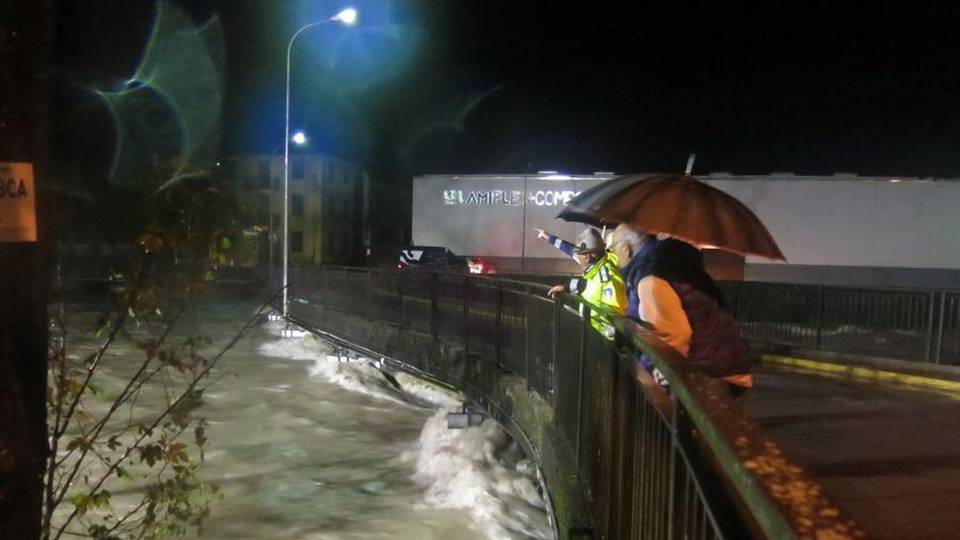 Maltempo, viadotti chiusi e sgomberi a Ponte Nossa, Clusone e Villa d’Ogna Maltempo, viadotti chiusi e sgomberi a Ponte Nossa, Clusone e Villa d’Ogna