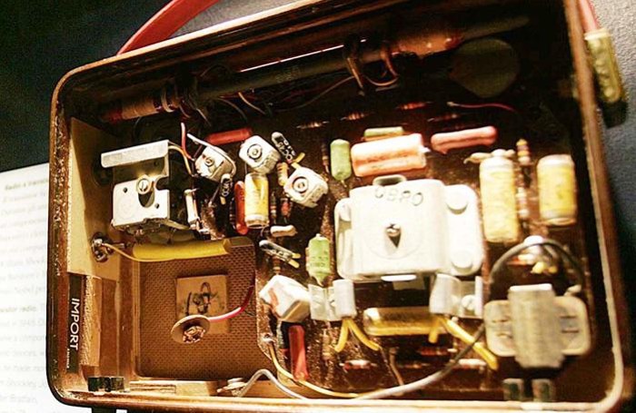 Alcuni vecchi componenti elettronici: la ricerca non si ferma mai