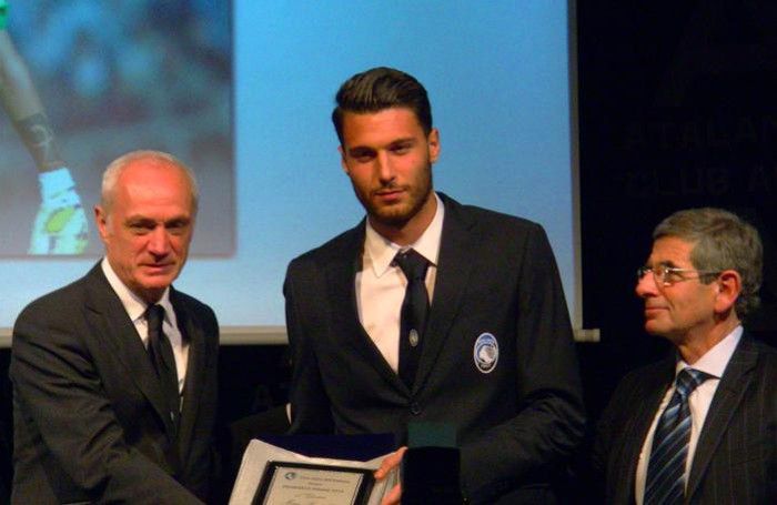 Premiato Sportiello: con lui il presidente Antonio Percassi e il presidente del Club Amici Marino Lazzarini Premiato Sportiello: con lui il presidente Antonio Percassi e il presidente del Club Amici Marino Lazzarini