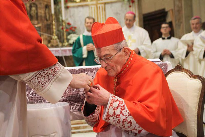 Il cardinale Loris Capovilla riceve l’anello