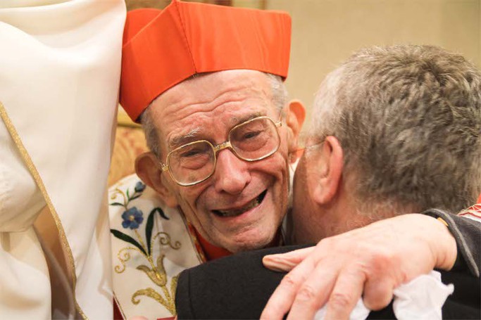 La commozione del cardinale Loris Capovilla subito dopo la cerimonia