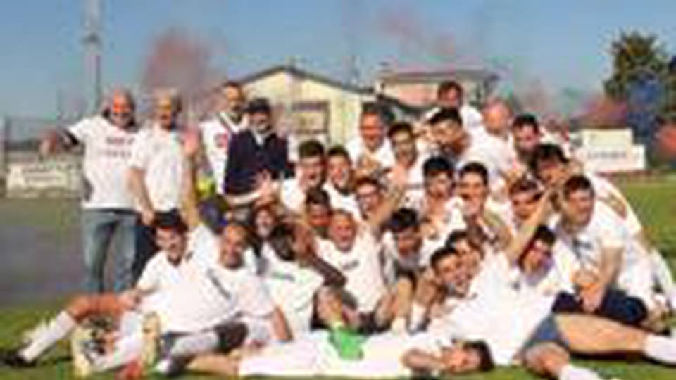 Ciserano, anno super: è in serie D Dopo la Coppa vince il campionato Ciserano, anno super: è in serie D Dopo la Coppa vince il campionato