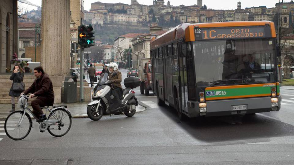 Tentorio: autobus gratis il sabato Gori: «Degna di Cetto la Qualunque» Tentorio: autobus gratis il sabato Gori: «Degna di Cetto la Qualunque»