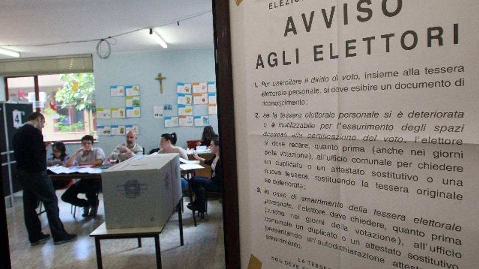 Ballottaggi: alle 12 ha votato il 15,5% Ballottaggi: alle 12 ha votato il 15,5%