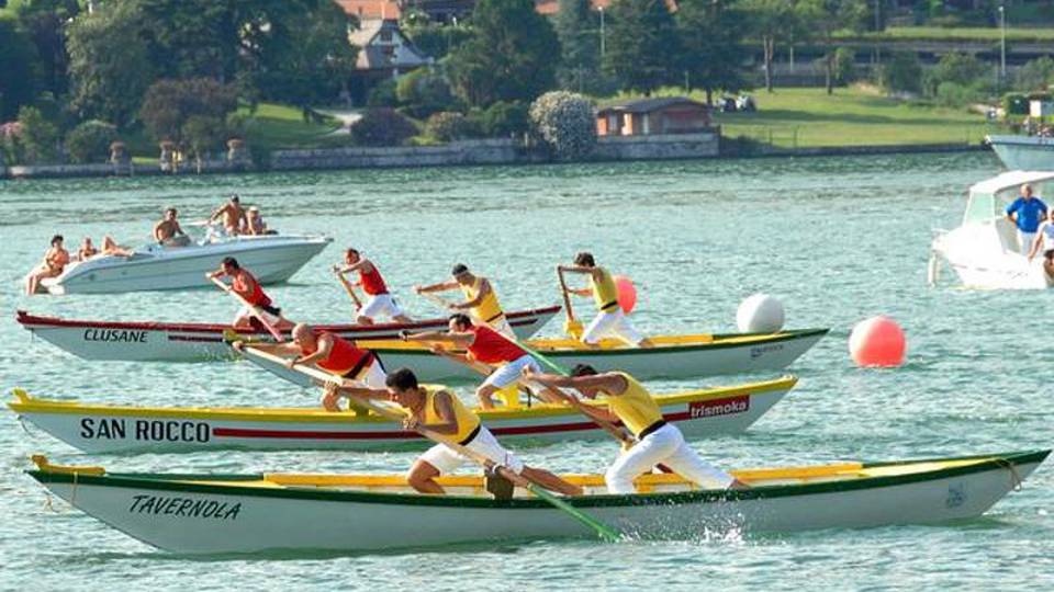 È guerra dei naècc sul Sebino Si rema, ma ancora separati È guerra dei naècc sul Sebino Si rema, ma ancora separati