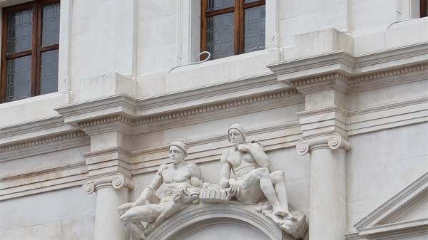 La facciata della biblioteca Angelo Mai dopo il restauro