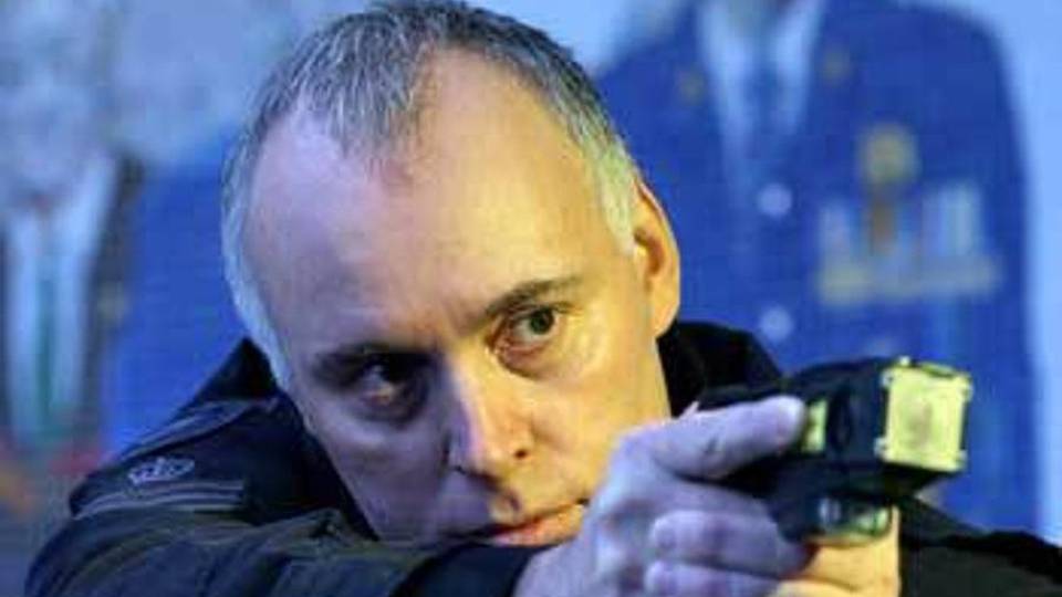 Pistola elettrica alle forze dell’ordine Primo passo per la sua introduzione Pistola elettrica alle forze dell’ordine Primo passo per la sua introduzione