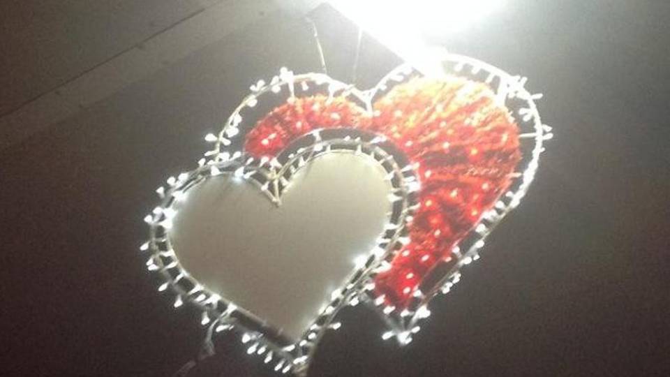 Un angelo e due cuori luminosi Le luci di speranza di Bergamo Centro Un angelo e due cuori luminosi Le luci di speranza di Bergamo Centro