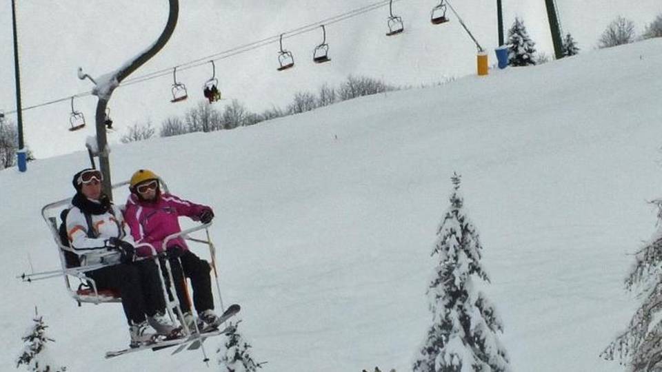 La neve fa felici gli sciatori In Val Seriana impianti aperti La neve fa felici gli sciatori In Val Seriana impianti aperti