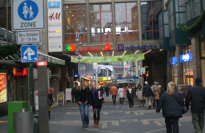 La zona pedonale e commerciale di Bochum, in Germania