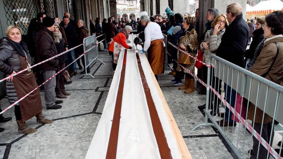 La festa del cioccolato impazza sul Sentierone La festa del cioccolato impazza sul Sentierone