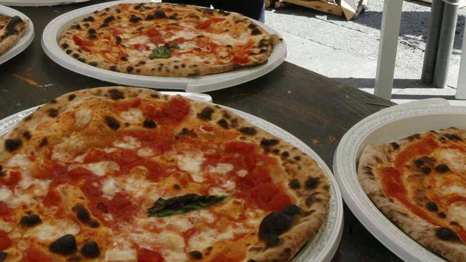 L’arte della pizza sia patrimonio Unesco Già 200.000 firme per la petizione L’arte della pizza sia patrimonio Unesco Già 200.000 firme per la petizione