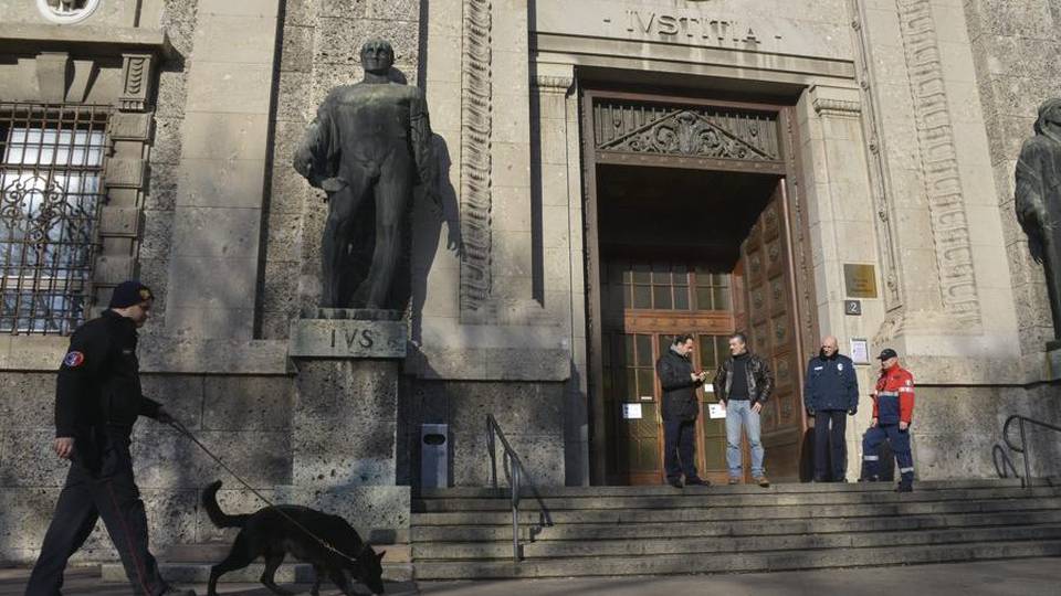 Cessato l’allarme bomba Riaperti Tribunale e Procura Cessato l’allarme bomba Riaperti Tribunale e Procura