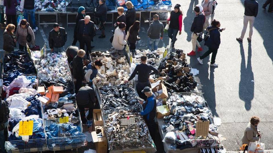 Il mercato della Malpensata Nobile decaduto, ora «straniero» Il mercato della Malpensata Nobile decaduto, ora «straniero»