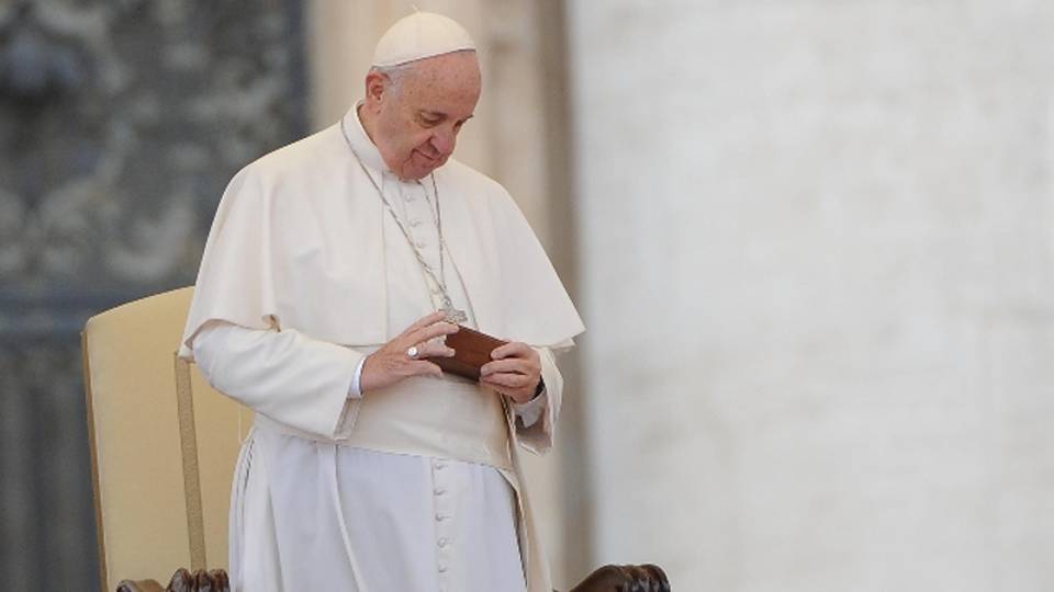 Papa:sì lavoro degno,corruzione è cancro Papa:sì lavoro degno,corruzione è cancro