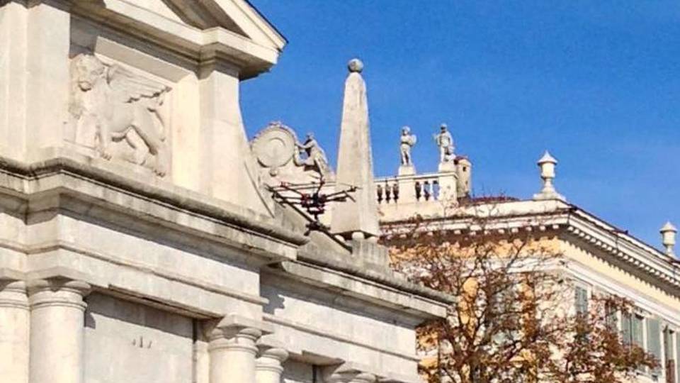 Un drone nei cieli di Bergamo - video Con l’Università lo Studio Bozzetto Un drone nei cieli di Bergamo - video Con l’Università lo Studio Bozzetto