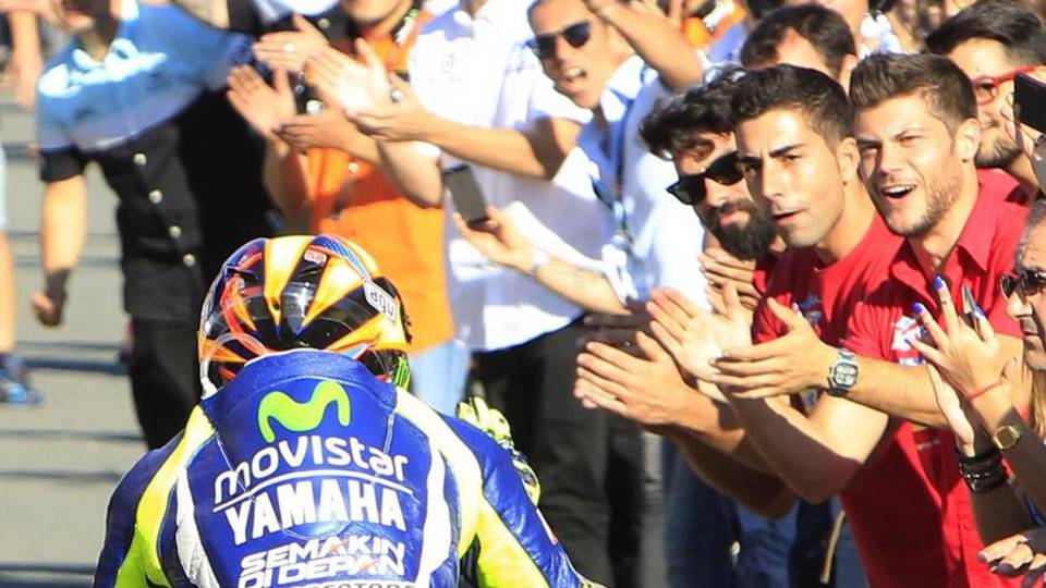 Rossi è rimasto sul luogo del delitto Già i test 2016. «Voglio la rivincita» Rossi è rimasto sul luogo del delitto Già i test 2016. «Voglio la rivincita»