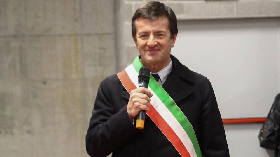 Il sindaco Gori diventa... pasticcere Sfida di dolcezze alla Festa del torrone Il sindaco Gori diventa... pasticcere Sfida di dolcezze alla Festa del torrone