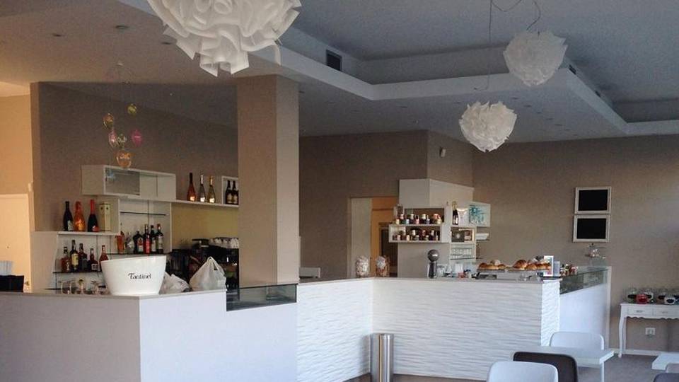 Minacciati col coltello e legati A Costa di Mezzate paura in un bar Minacciati col coltello e legati A Costa di Mezzate paura in un bar