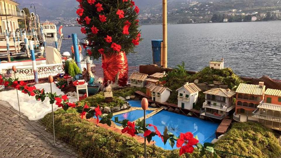 Il ponte galleggiante sul lago? C’è chi lo ha messo nel presepe Il ponte galleggiante sul lago? C’è chi lo ha messo nel presepe