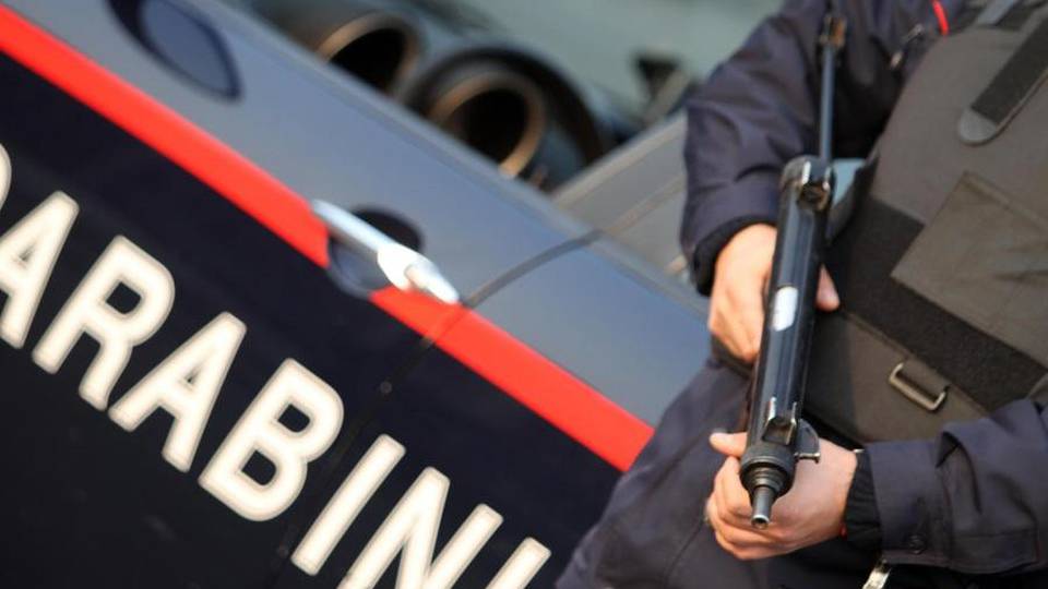 Scanzo, rapinata da un bandito mentre va a versare i soldi in banca Scanzo, rapinata da un bandito mentre va a versare i soldi in banca
