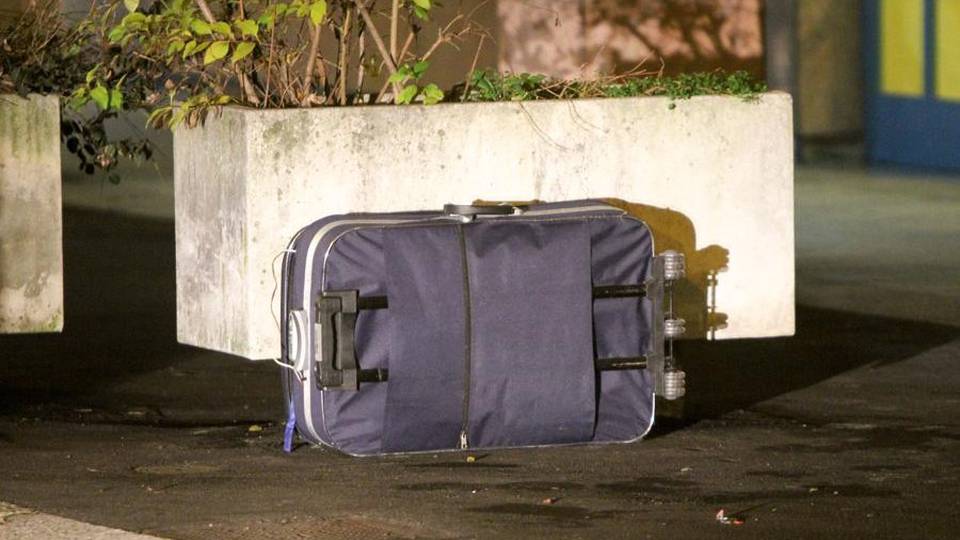 In via Torretta trolley con cavi elettrici Ma si rivela un falso allarme - Video In via Torretta trolley con cavi elettrici Ma si rivela un falso allarme - Video