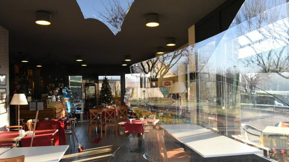 Loreto, spaccata al centro sportivo Il bottino? 50 euro - Video Loreto, spaccata al centro sportivo Il bottino? 50 euro - Video