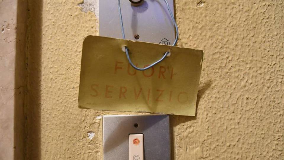 Via Meucci, ascensore ko «Dal 15 novembre solo scale» Via Meucci, ascensore ko «Dal 15 novembre solo scale»
