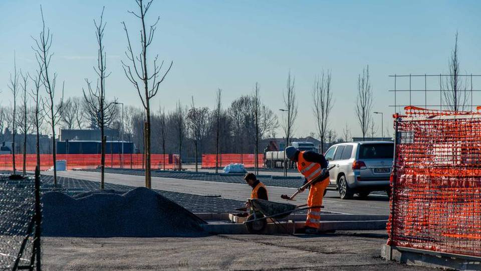 Fervono i lavori a Orio al Serio Nuovo parcheggio: 1.500 posti - Video Fervono i lavori a Orio al Serio Nuovo parcheggio: 1.500 posti - Video
