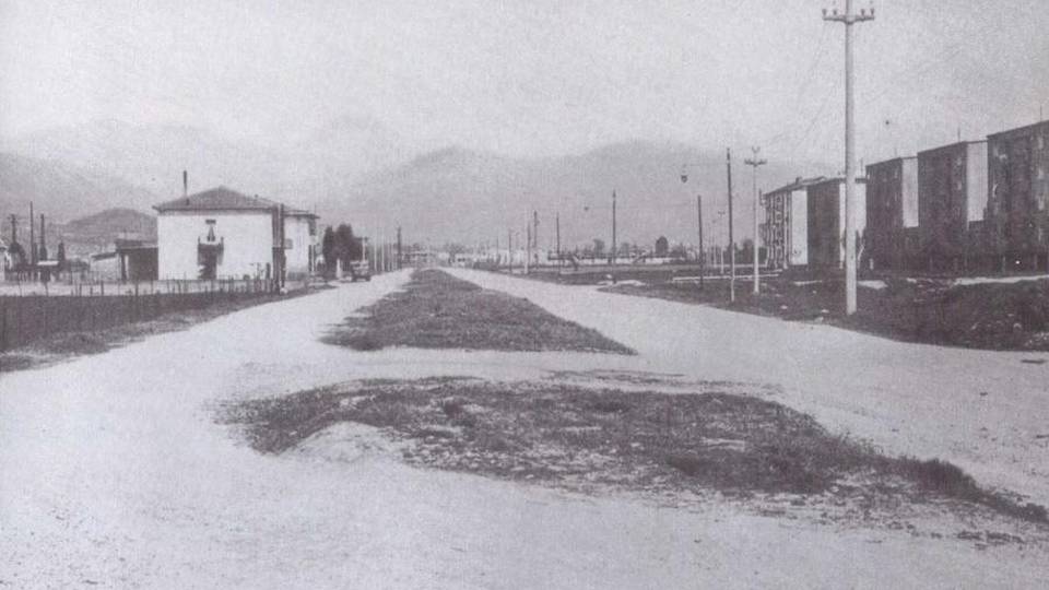 Un giorno qui era tutta campagna Ora c’è la circonvallazione delle Valli Un giorno qui era tutta campagna Ora c’è la circonvallazione delle Valli