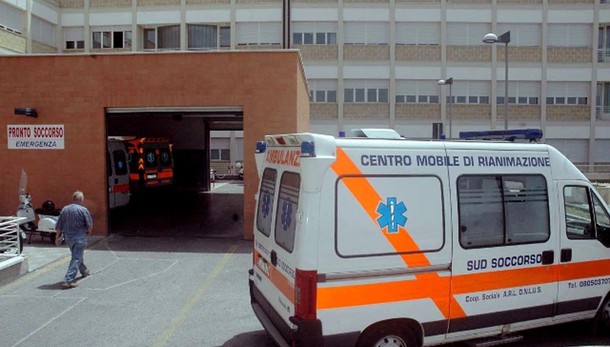 Fidanzato e padre litigano,lei si uccide