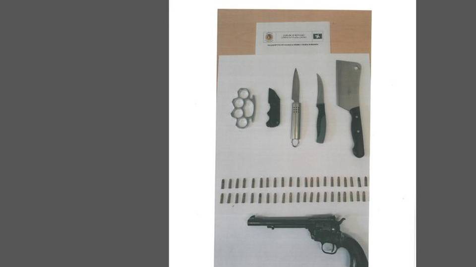 C’era un arsenale su una Suzuki Armi sequestrate, 64enne denunciato C’era un arsenale su una Suzuki Armi sequestrate, 64enne denunciato