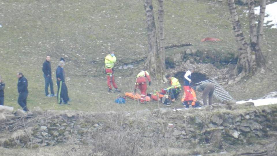 Pota una pianta: caduta fatale Un 71enne muore a Branzi Pota una pianta: caduta fatale Un 71enne muore a Branzi