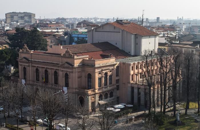 Il teatro Donizetti di Bergamo Il teatro Donizetti di Bergamo